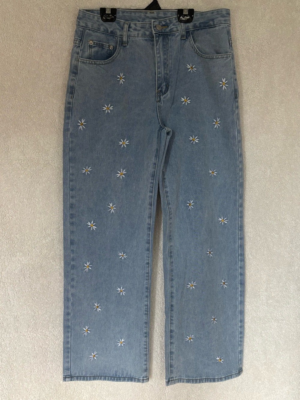Kirellaor Embroidered Daisy Straight Leg Jeans – L